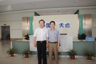 2012年，时任浙江省委副书记、省长夏宝龙视察伟德国际victor1946