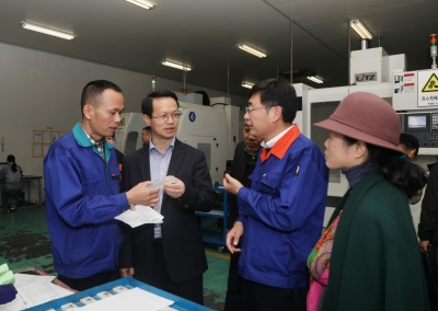 2018年11月28日，浙江省总工会副主席徐前一行伟德国际victor1946考察构建劳动关系和谐企业复评工作