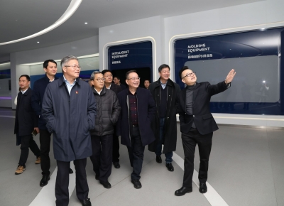 2020年12月16日时任浙江省经济与信息化厅厅长徐旭调研伟德国际victor1946